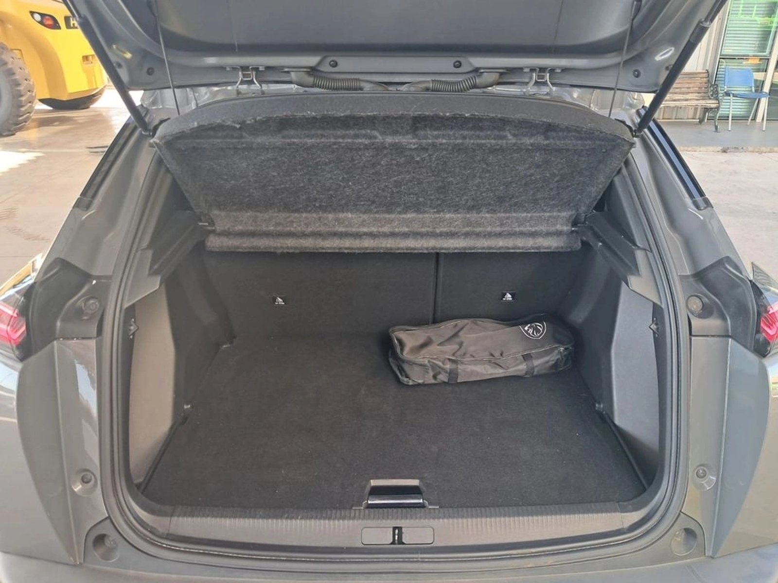PEUGEOT 2008 ALLURE 1.5 BLUEHDI 2025 - Imagen 14 de 20