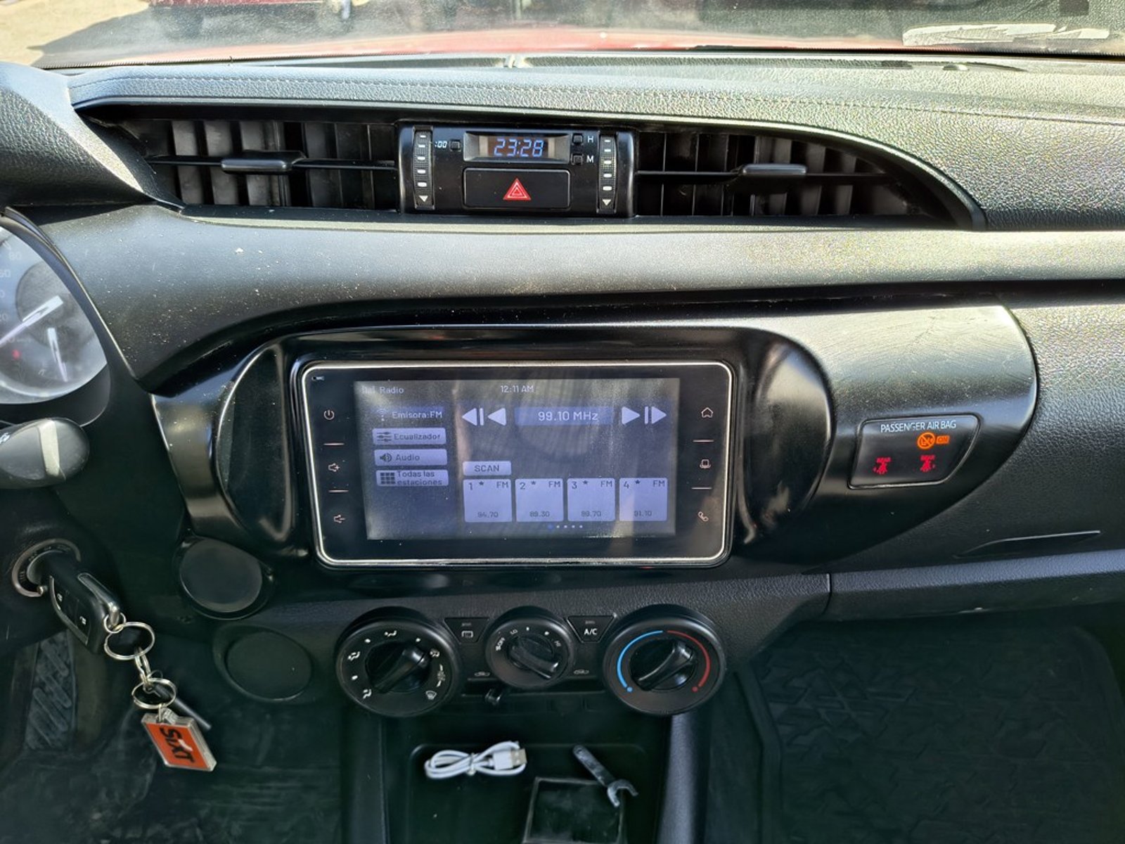 TOYOTA HILUX 2.4 DX 4X2 DIESEL MT 2024 - Imagen 15 de 18