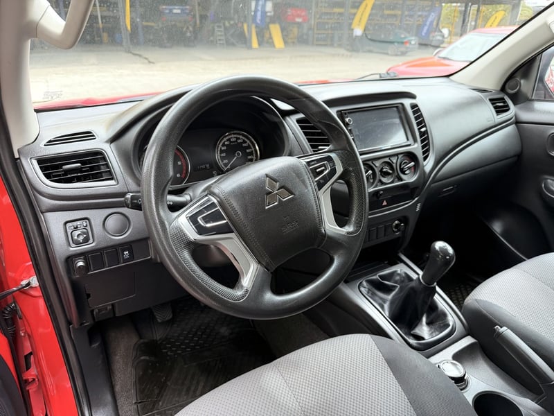 Mitsubishi L200 KATANA CRT 2023 - Imagen 11 de 20