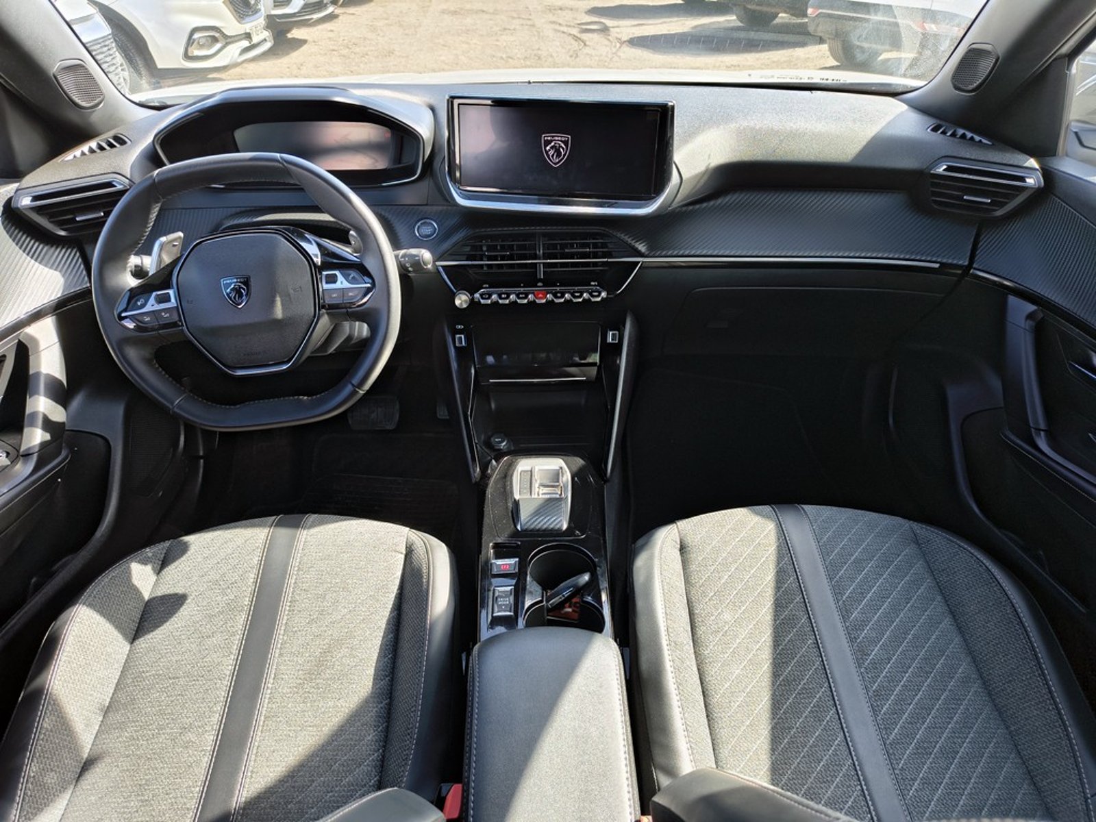 PEUGEOT 2008 1.5 Diesel 4x2 T/A Allure 2025 - Imagen 17 de 20