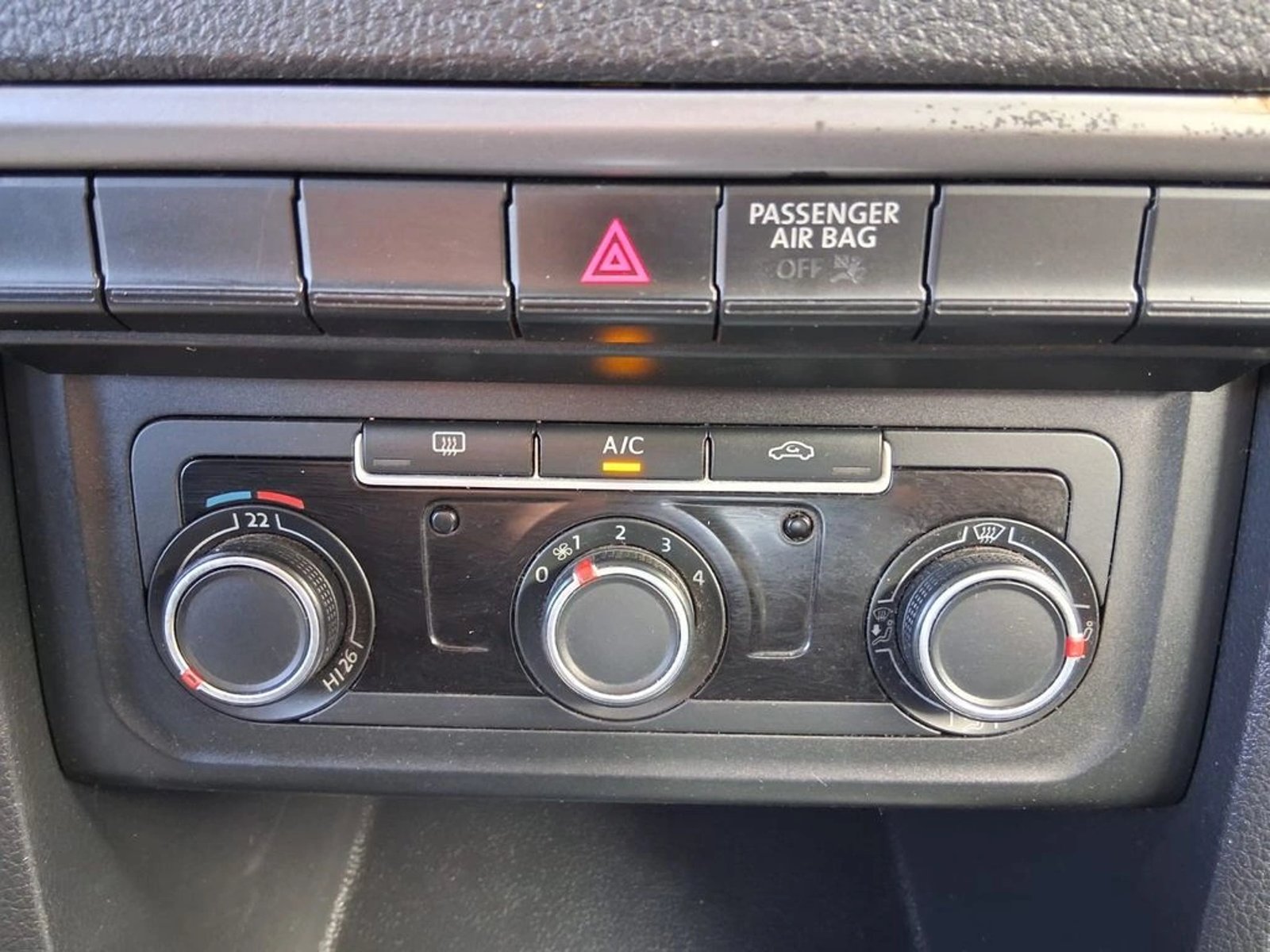 VOLKSWAGEN AMAROK 2.0 COMFORTLINE TDI DOHC 4X4 2.0 AT 2023 - Imagen 15 de 20
