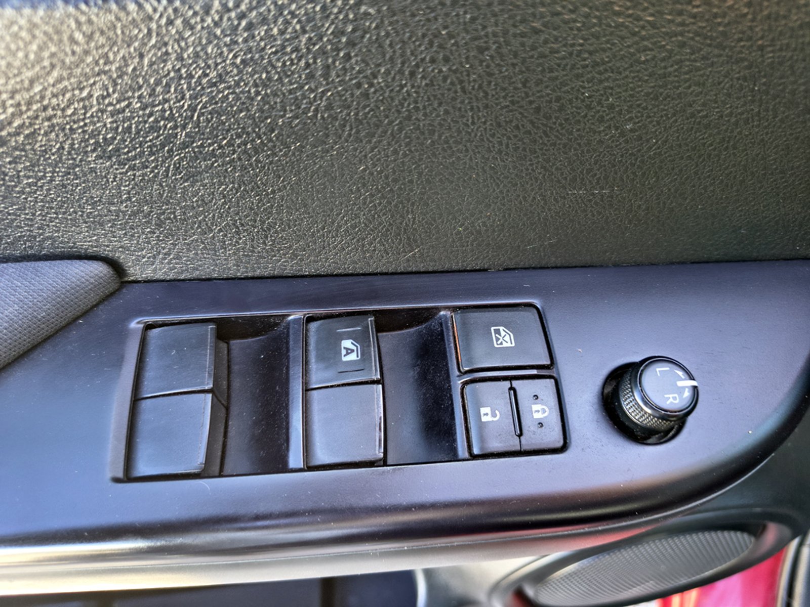 Toyota HILUX 2.4 Diesel 4x4 T/M 2024 - Imagen 8 de 20