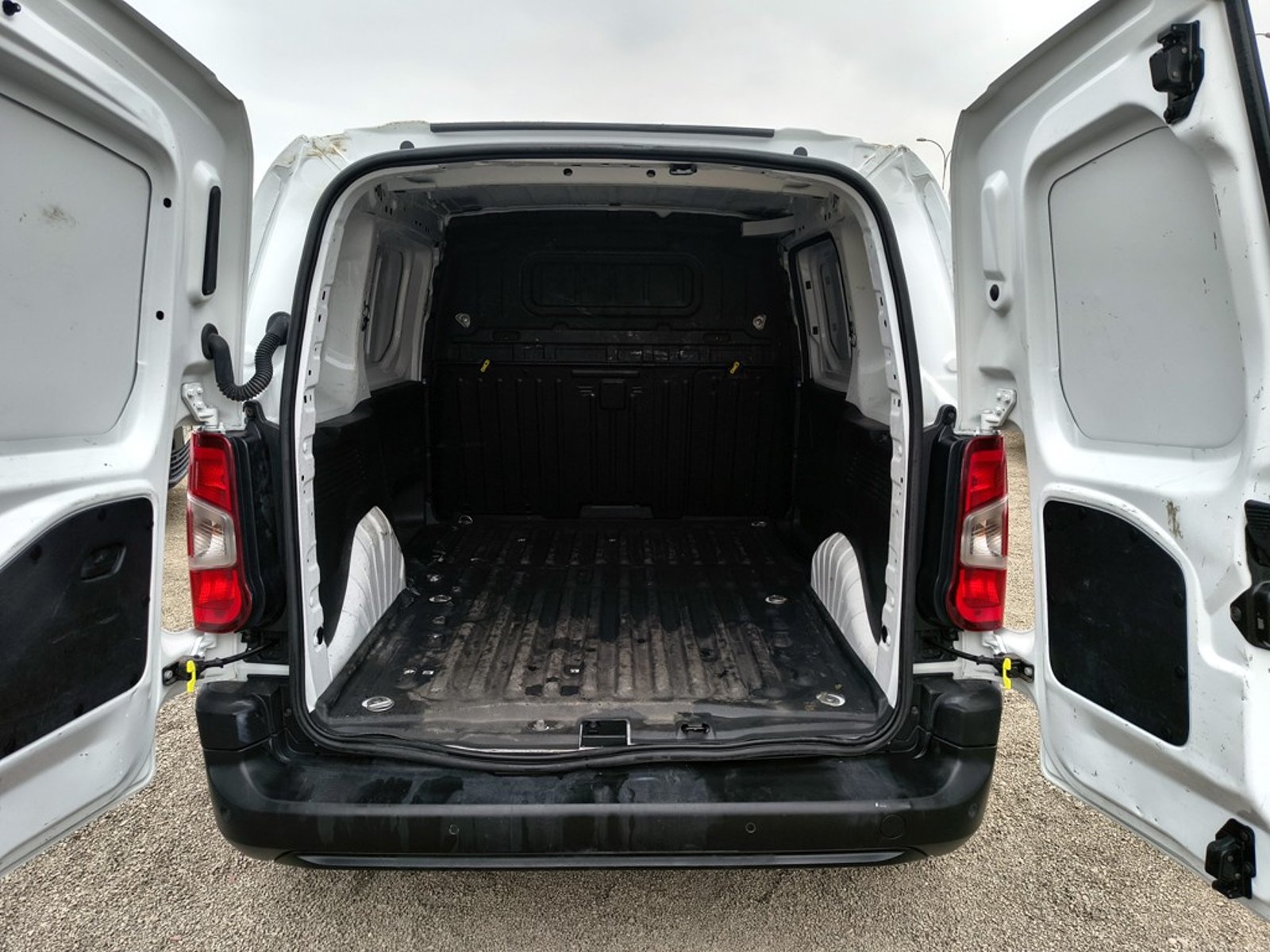 Peugeot PARTNER 1.5 L1 BLUEHDI 2023 - Imagen 17 de 17