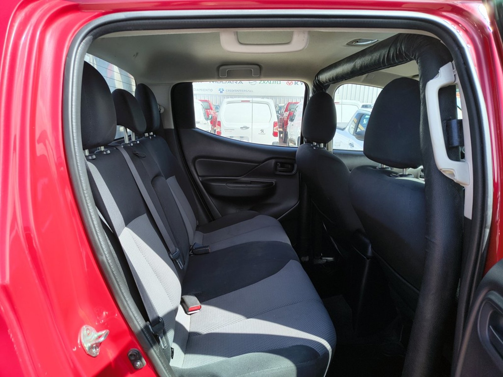 Mitsubishi L200 KATANA 2.4 Diesel 4x2 T/M 2022 - Imagen 19 de 20