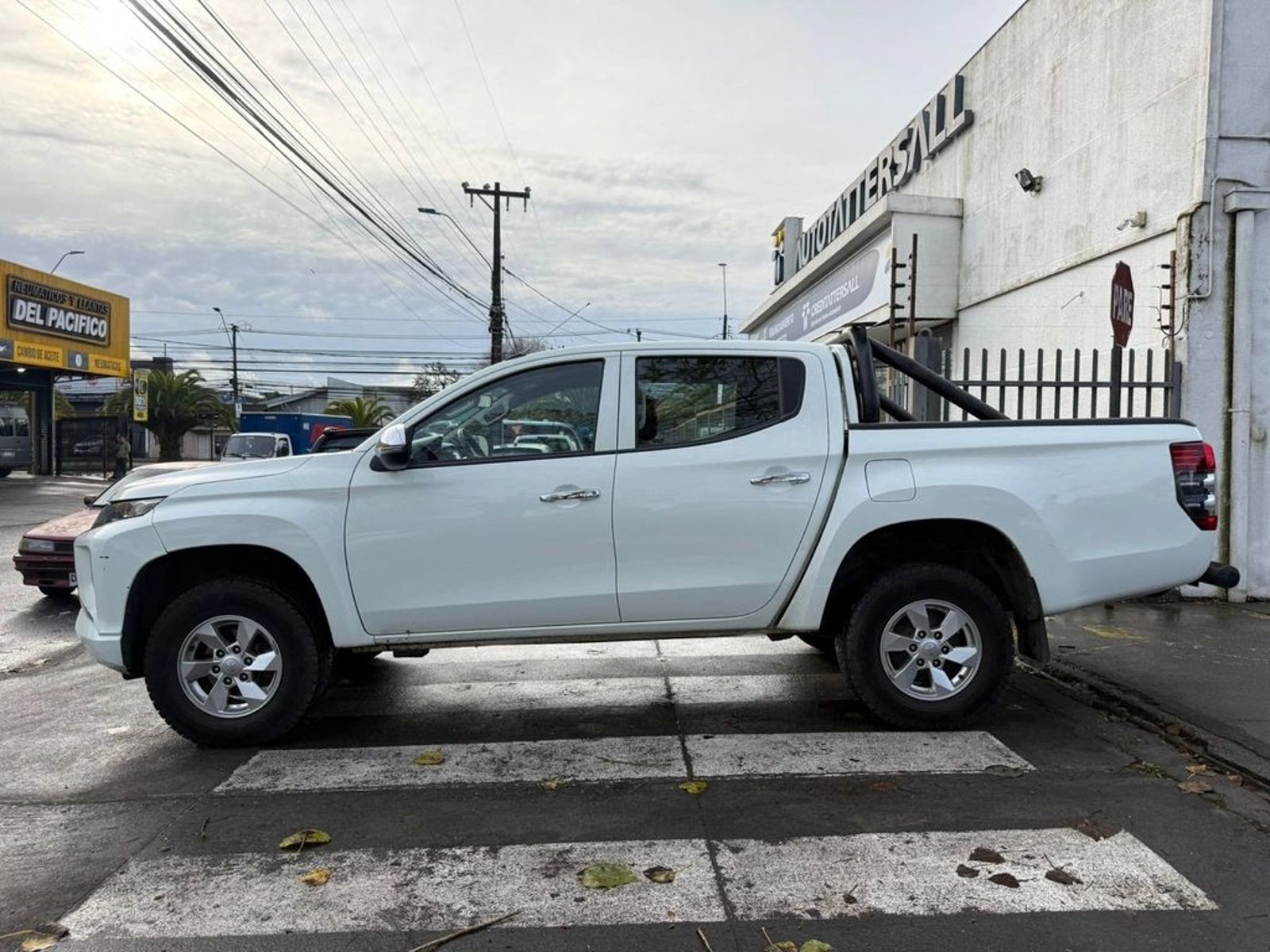 MITSUBISHI L200 2.4 KATANA CR DIESEL 4X2 MT 2023 - Imagen 8 de 14