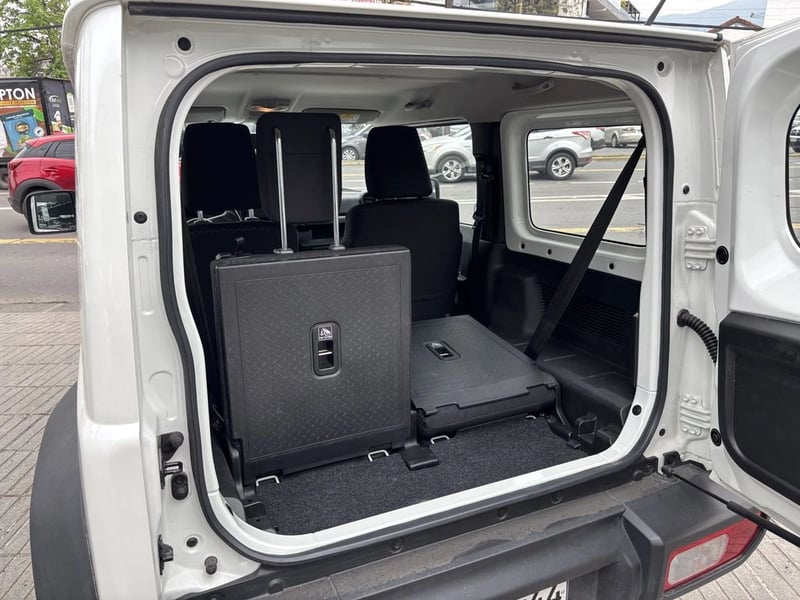 Suzuki JIMNY 1.5 GL WINCHE MT 4X4 2025 - Imagen 13 de 20