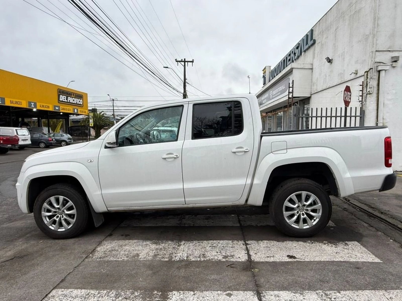 Volkswagen AMAROK 2.0 COMFORTLINE 4X4 AT 2023 - Imagen 8 de 12