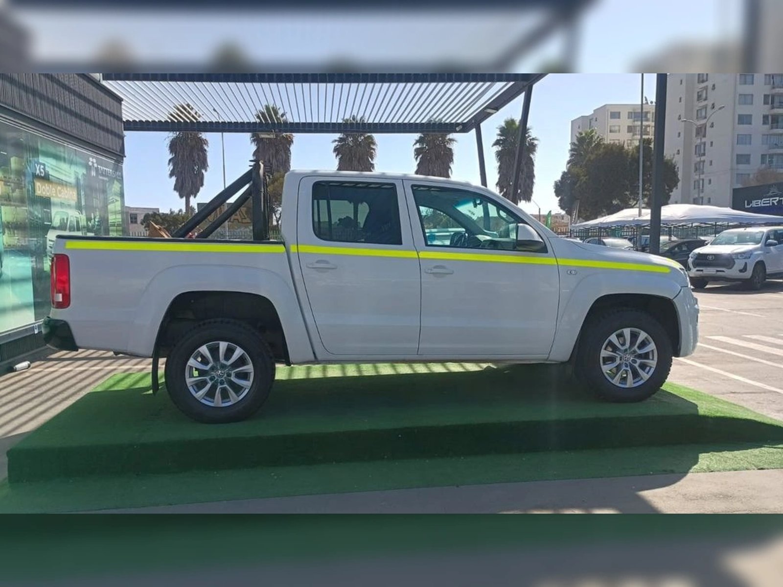 VOLKSWAGEN AMAROK 2.0 TRENDLINE DIESEL 4MOTION 4X4 DOB. CAB. MT 4P 2023 - Imagen 6 de 14