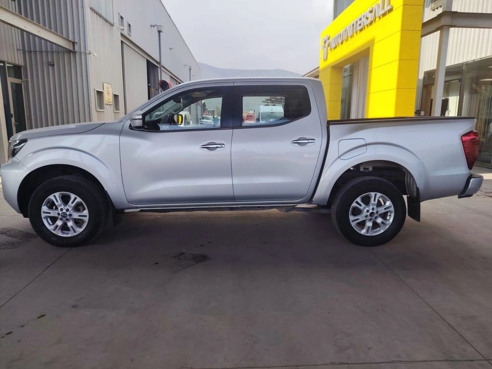 Nissan NAVARA NAVARA D CAB 2.3 MT 4X2 2023 - Imagen 5 de 17