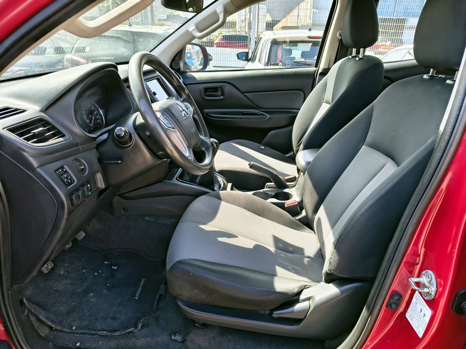 Mitsubishi L200 KATANA 2.4 Diesel 4x4 T/M 2022 - Imagen 10 de 20