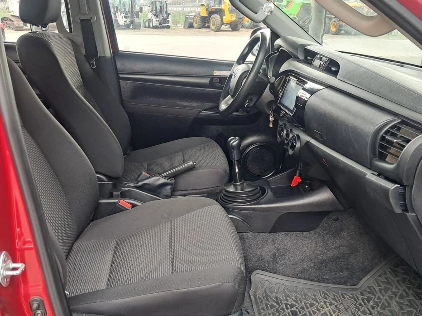 Toyota HILUX 2.4 DX 4X2 MT 2023 - Imagen 16 de 19