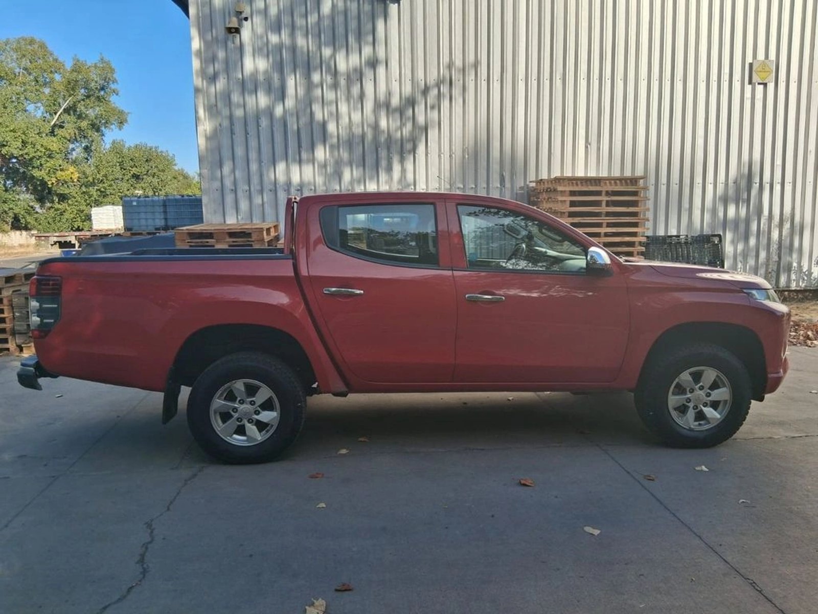 MITSUBISHI L200 KATANA CR 2.4 DC 4x2 2022 - Imagen 3 de 12