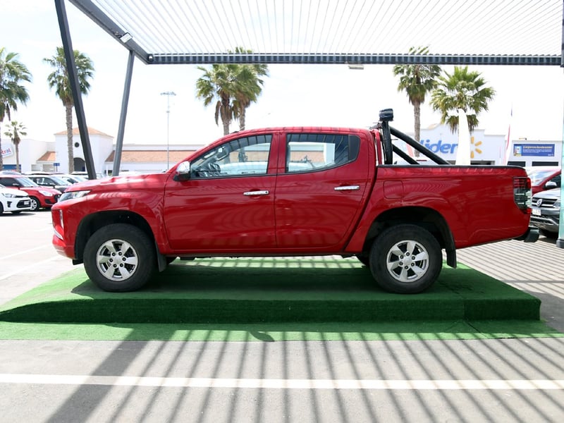 Mitsubishi L200 KATANA 2.4 4x4 MT 2023 - Imagen 9 de 20