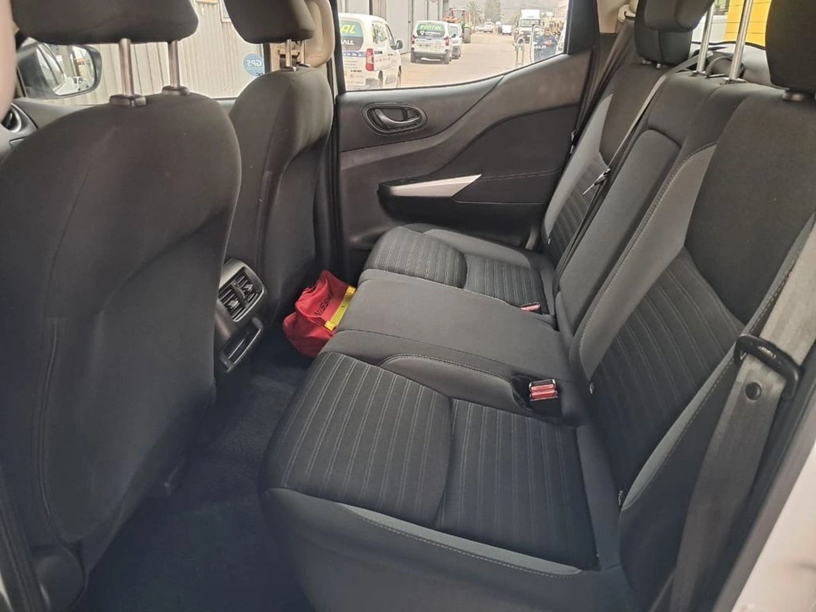 Nissan NAVARA 2.3 XE DC 4X2 MT 2024 - Imagen 14 de 20