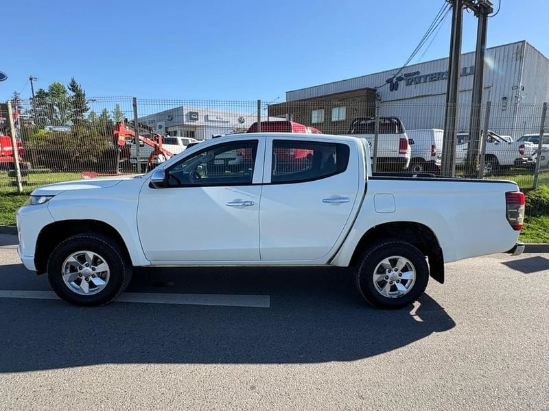 Mitsubishi L200 CR KATANA 4X2 2023 - Imagen 4 de 12