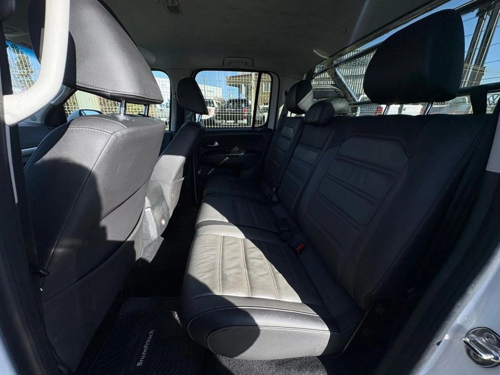 VOLKSWAGEN AMAROK HIGHLINE 4X4 2.0 AUT. 2023 - Imagen 11 de 13