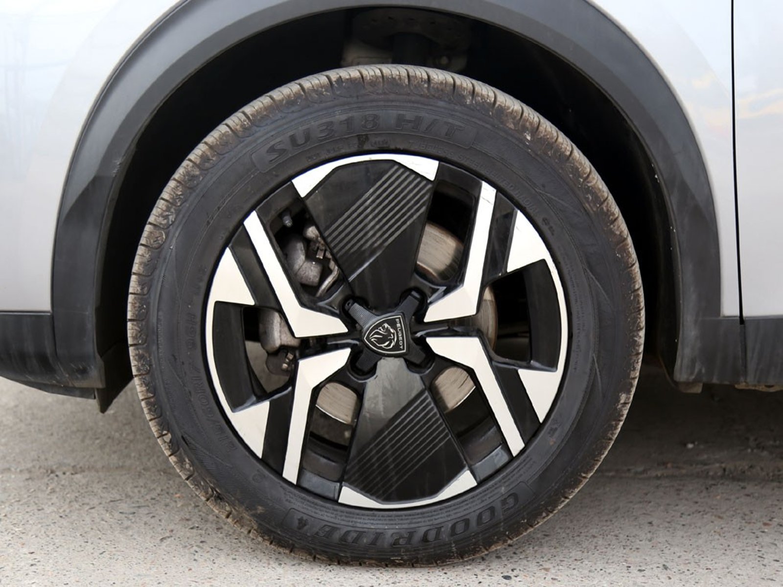 PEUGEOT 2008 1.5 ALLURE PACK BLUEHDI DIESEL 130HP 4X2 EAT8 5P 2025 - Imagen 10 de 20