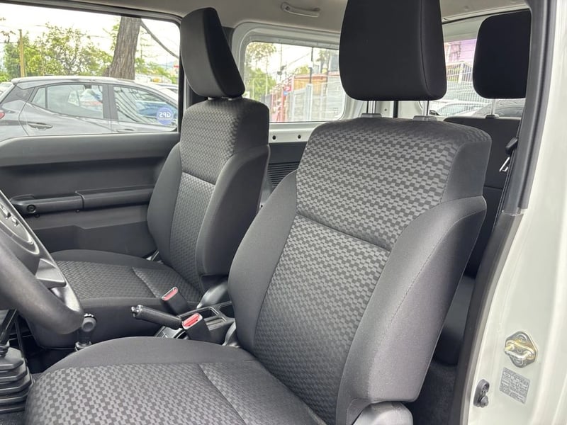 Suzuki JIMNY 1.5 GL WINCHE MT 4X4 2025 - Imagen 15 de 20