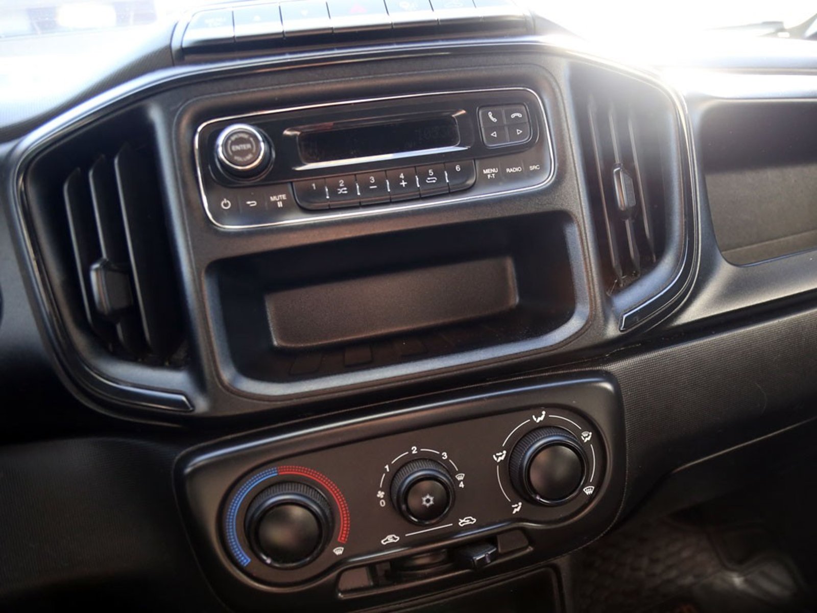 RAM 700 1.4 SLT 4X2 CS MT 4P 2022 - Imagen 15 de 19