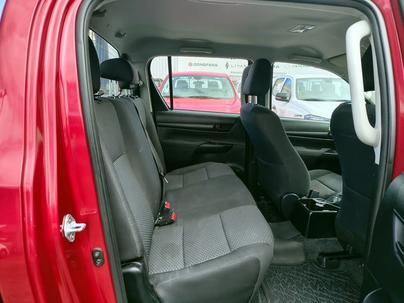 Toyota HILUX 2.4 Diesel 4x2 T/M 2023 - Imagen 18 de 20