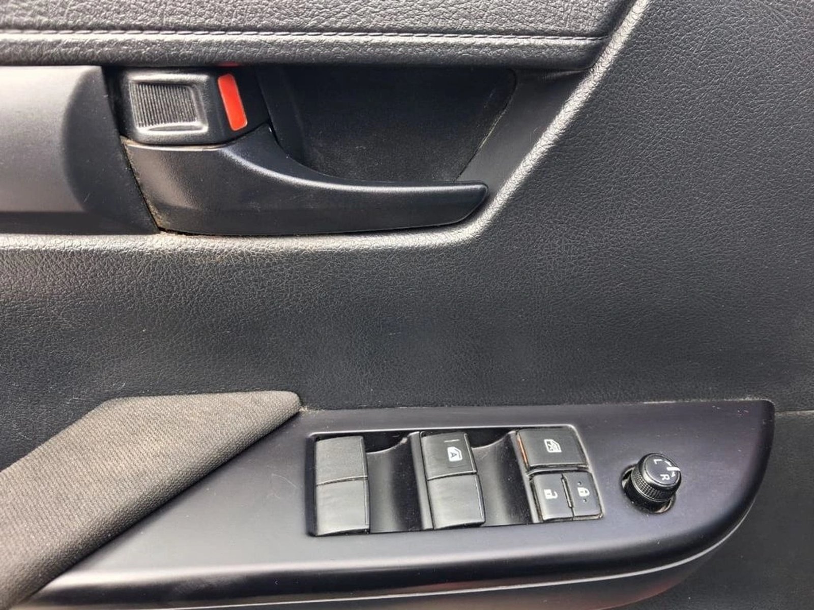 TOYOTA HILUX HILUX TSS 2.4 Diesel 4X2 T/M 2021 - Imagen 15 de 15