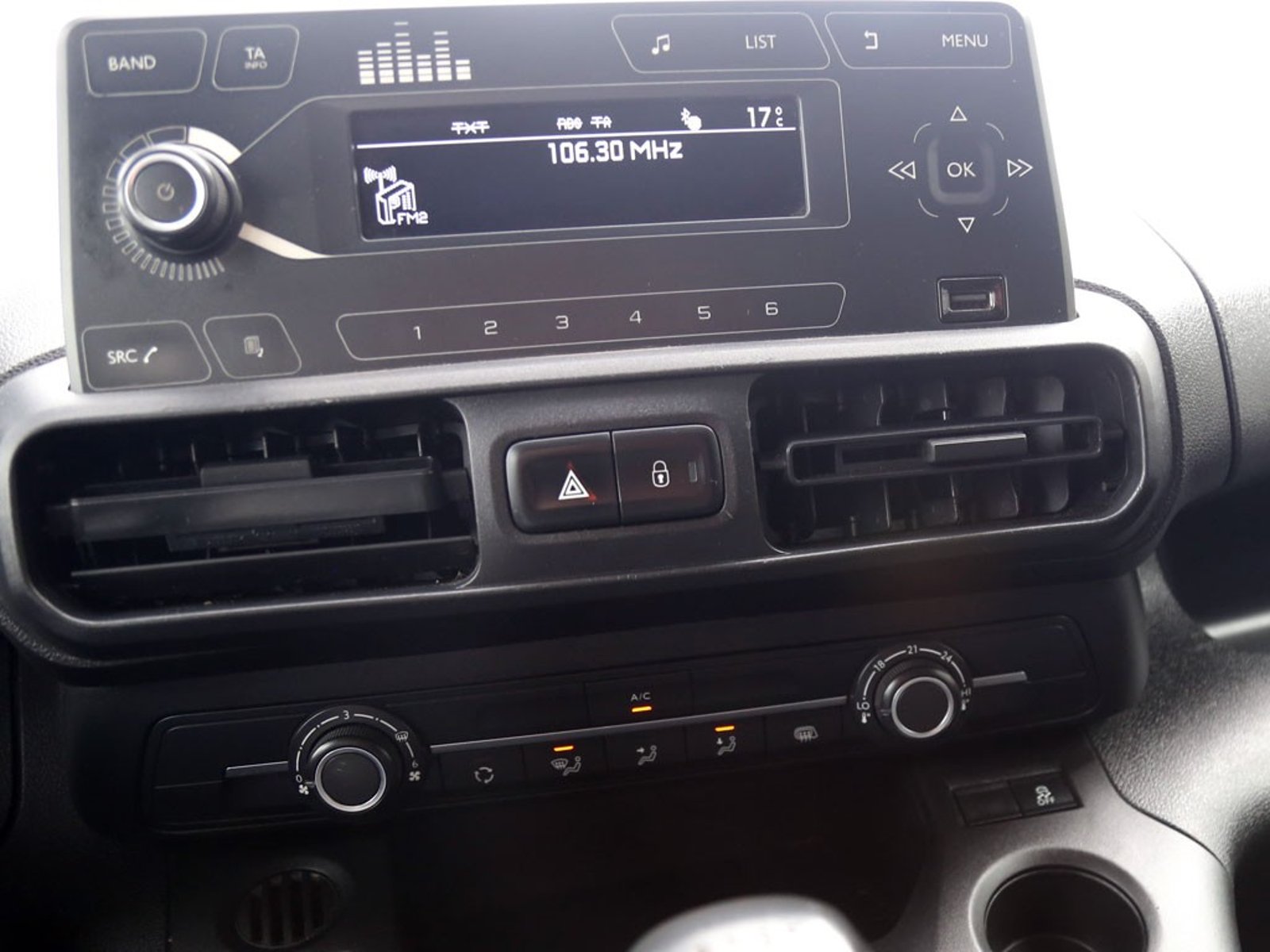 Peugeot PARTNER 1.5 L1 HDI DIESEL 100HP 4X2 MT 5P 2023 - Imagen 14 de 20