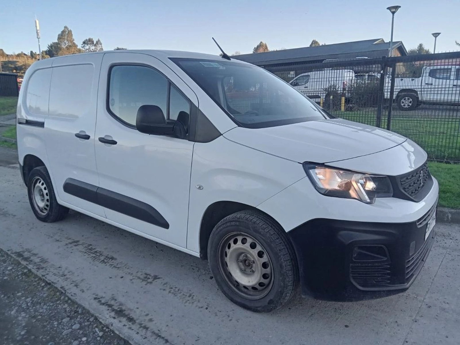 Peugeot PARTNER PARTNER 1.5 2023 - Foto 2 de 5