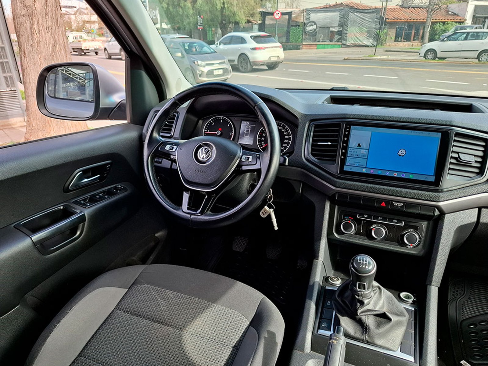 Volkswagen AMAROK 2.0 Confortline 4X2 MT 2023 - Imagen 9 de 20