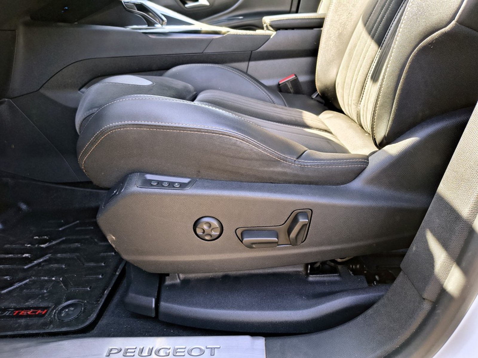 PEUGEOT 5008 BLUEHDI 130 1.5 AUT 2023 - Imagen 9 de 20