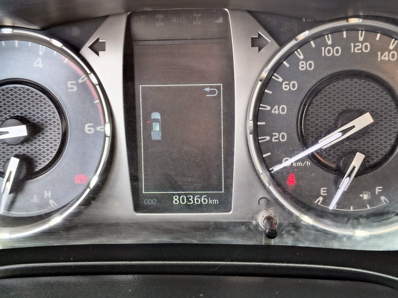 Toyota HILUX 2.8 SR Diesel 4x4 T/M 2023 - Imagen 13 de 20