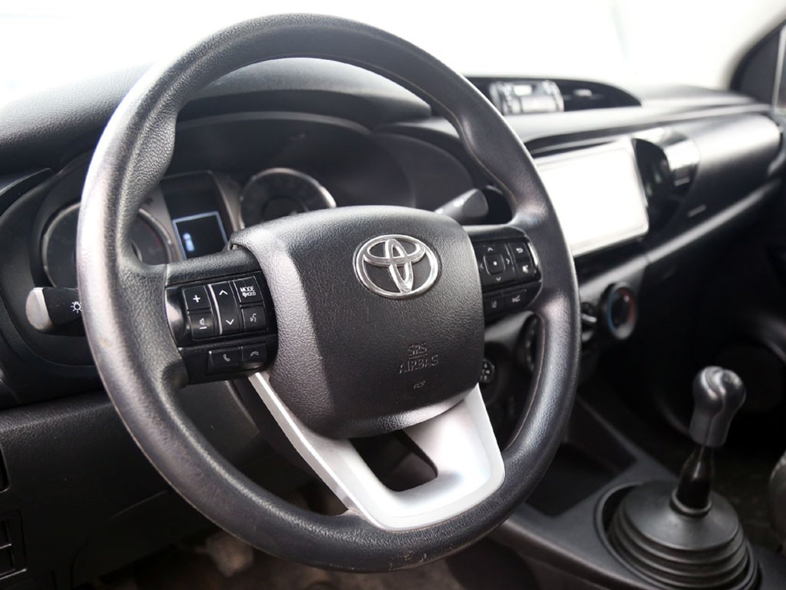 TOYOTA HILUX 2.4 TSS MT 4X2 DIESEL 2024 - Imagen 11 de 17