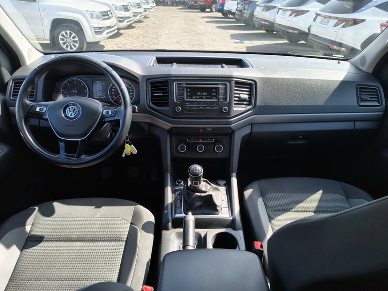 Volkswagen AMAROK TRENDLINE 4X4 2.0 2023 - Imagen 17 de 20