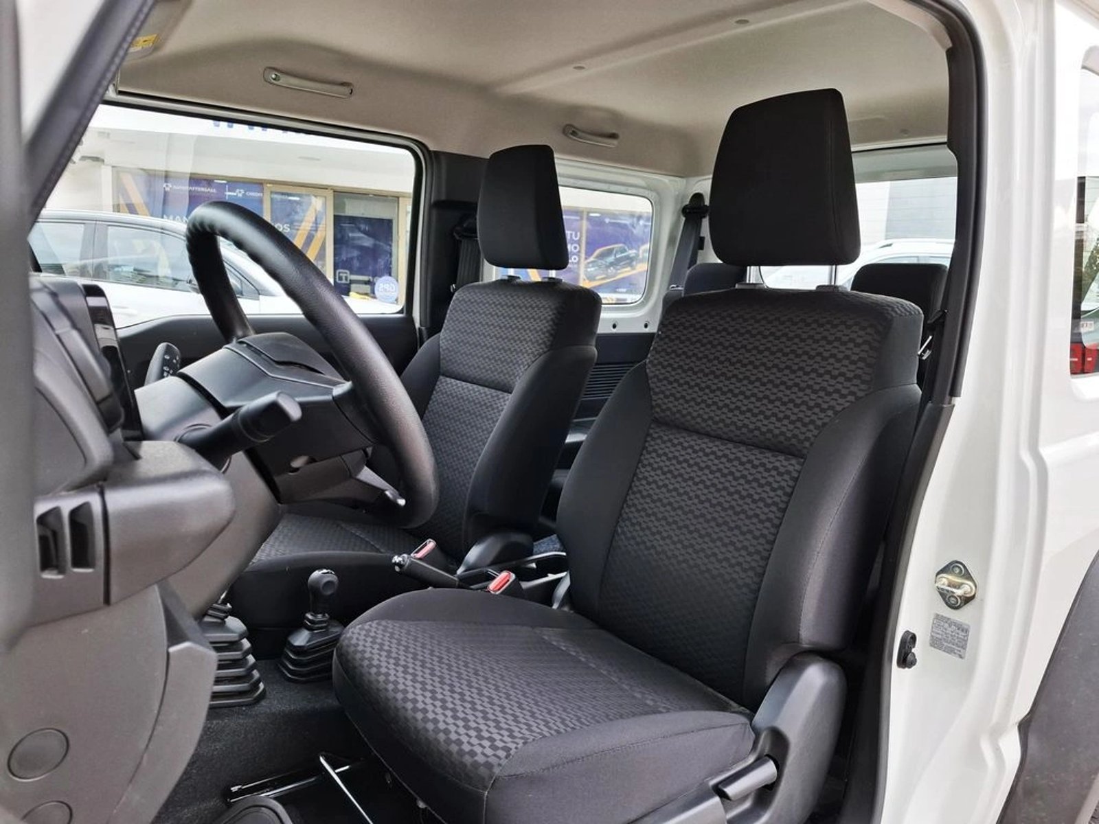 Suzuki JIMNY 1.5 GL VALOR + IVA 2025 - Imagen 12 de 20
