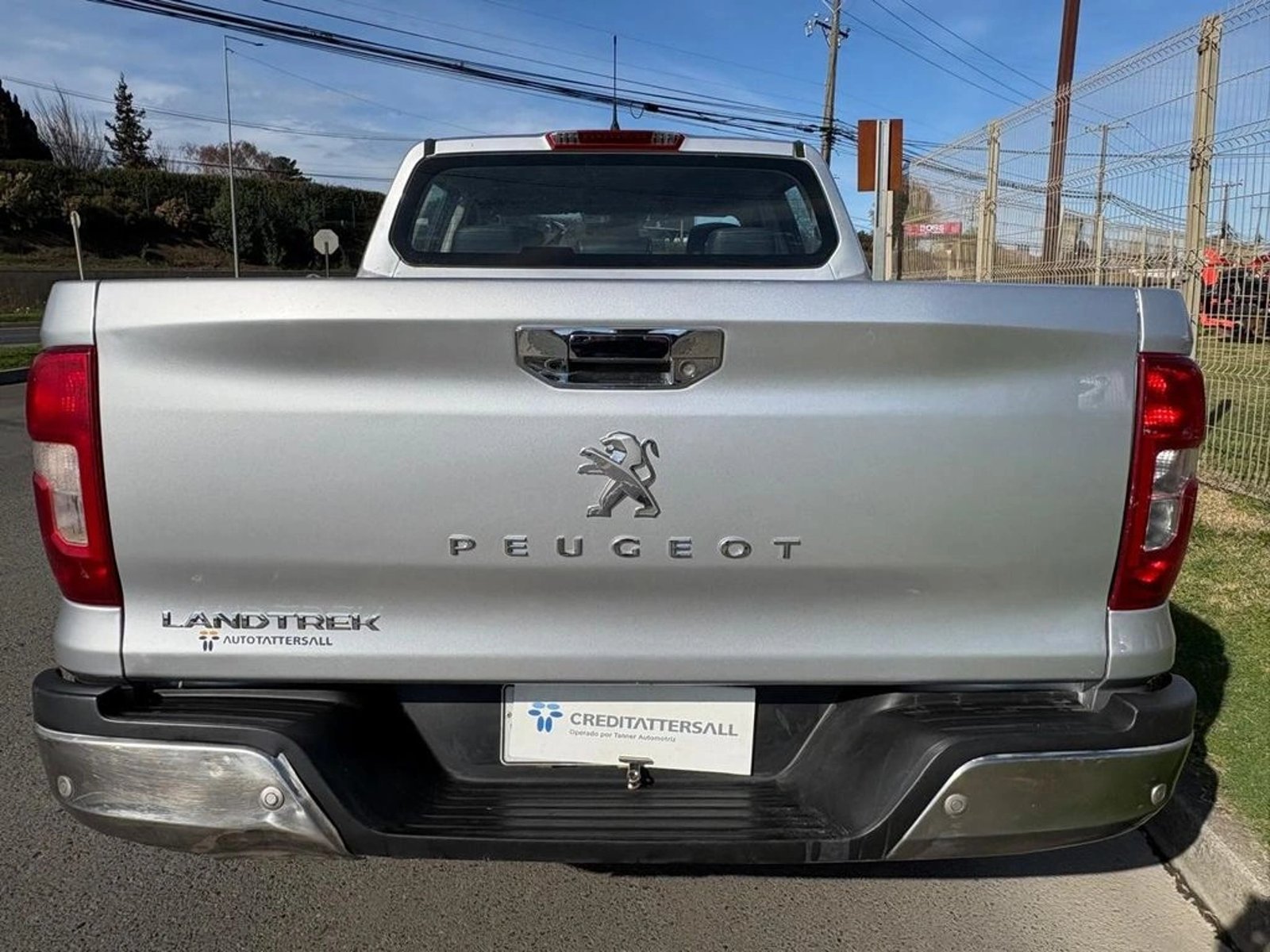 PEUGEOT LANDTREK 1.9 4X4 MT 2023 - Imagen 5 de 12