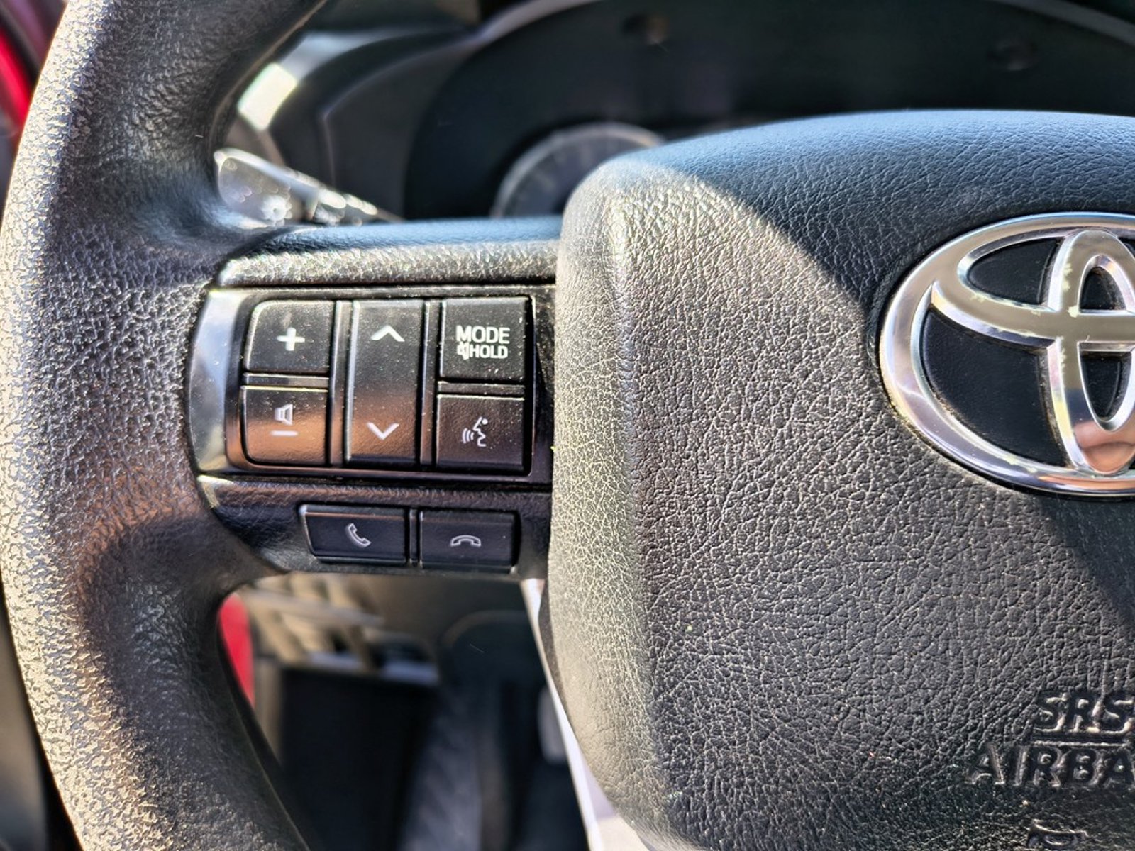 TOYOTA HILUX 2.4 DX 4X2 DIESEL MT 2023 - Imagen 11 de 19