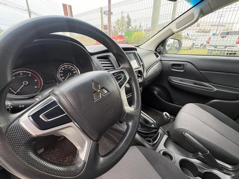 Mitsubishi L200 KATANA CR 4X2 2023 - Imagen 7 de 11