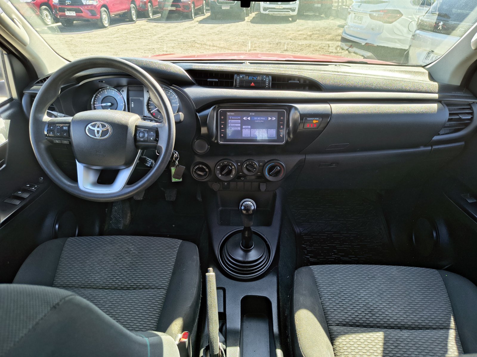 Toyota HILUX 2.4 Diesel 4x4 T/M 2024 - Imagen 16 de 20