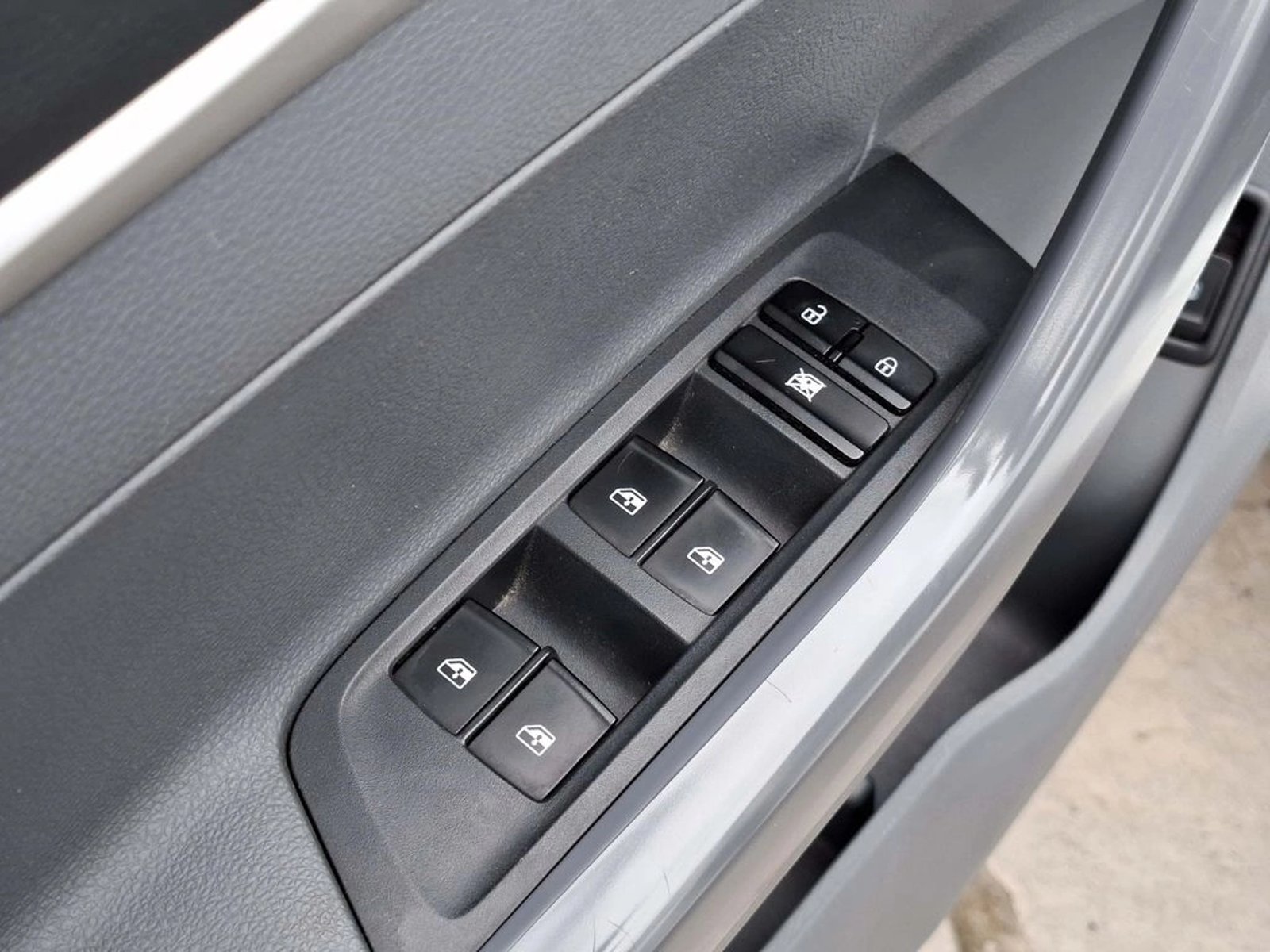 Maxus T60 2.0 DX 4X2 MT 2024 - Imagen 14 de 20