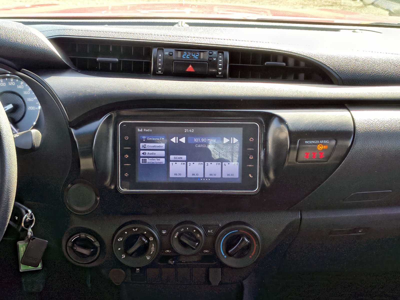 Toyota HILUX 2.4 Diesel 4x4 T/M 2024 - Imagen 17 de 20