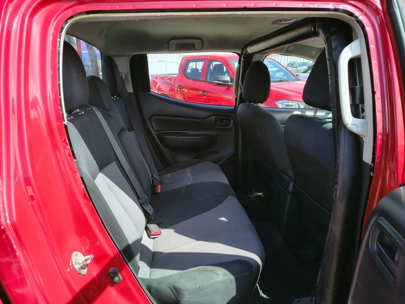Mitsubishi L200 KATANA 2.4 Diesel 4x4 T/M 2022 - Imagen 20 de 20