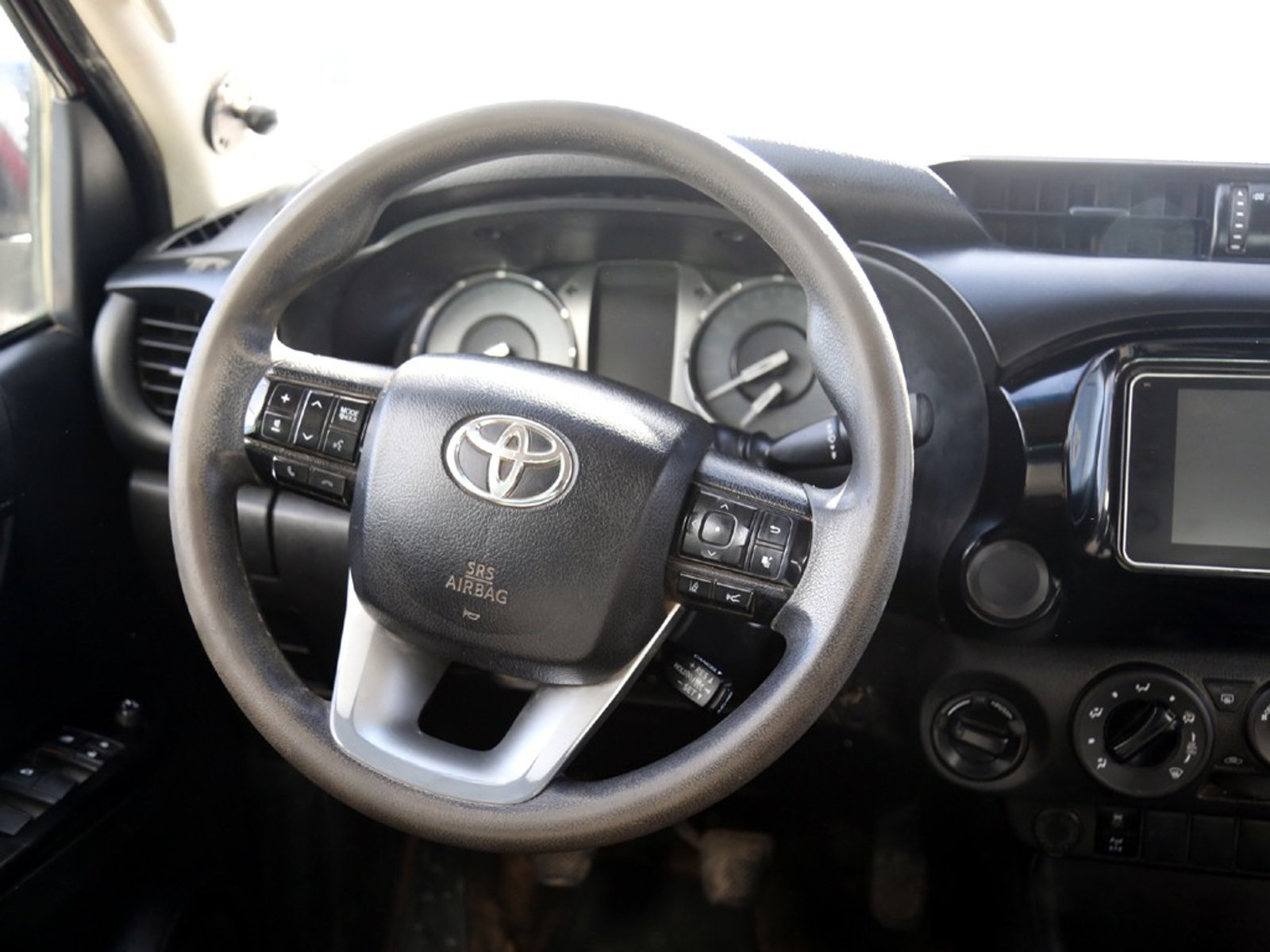 Toyota HILUX 2.4 DX 4x4 MT 2023 - Imagen 15 de 20