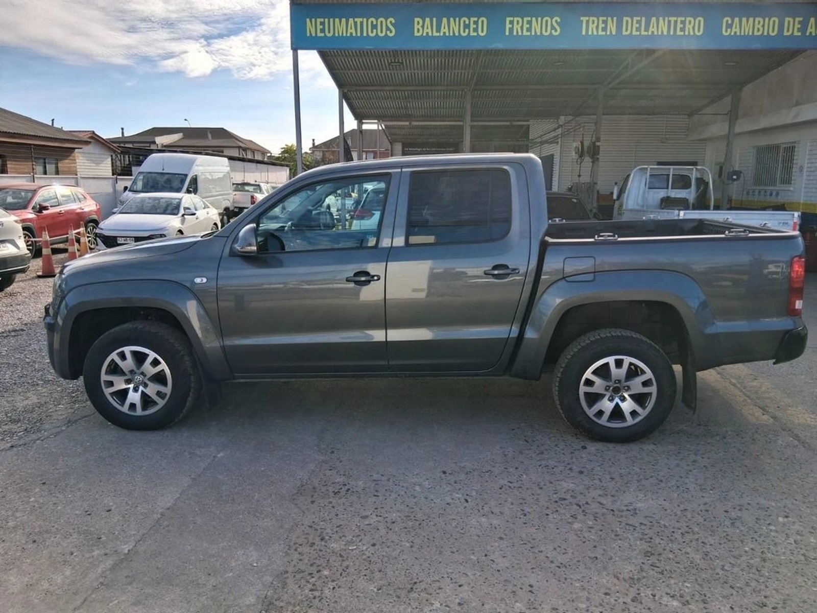VOLKSWAGEN AMAROK 2.0 COMFORTLINE TDI DOHC 4X4 2.0 AT 2023 - Imagen 8 de 20