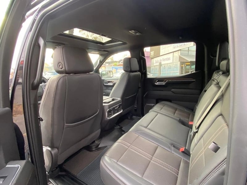 Chevrolet SILVERADO High Country 4X4 3.0 DIESEL AUT 2024 - Imagen 18 de 20