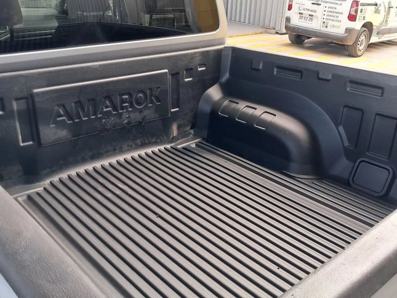 Volkswagen AMAROK COMFORTLINE 2.0 AT 4X4 2023 - Imagen 10 de 20