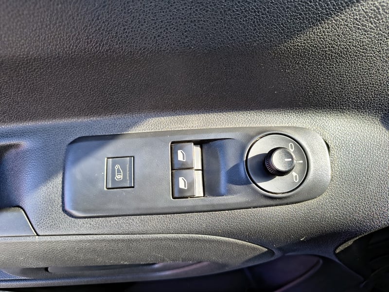 Opel COMBO 1.6 Diesel 4x2 T/M 2022 - Imagen 7 de 20