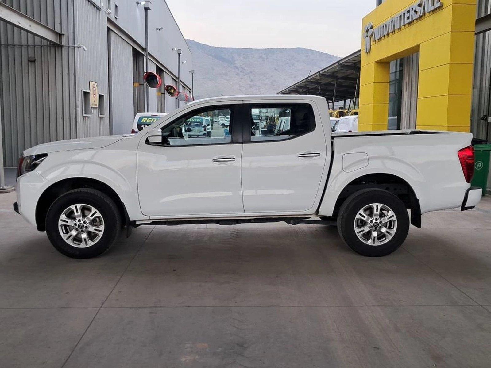 Nissan NAVARA 2.3 XE DC 4X2 MT 2024 - Imagen 9 de 20