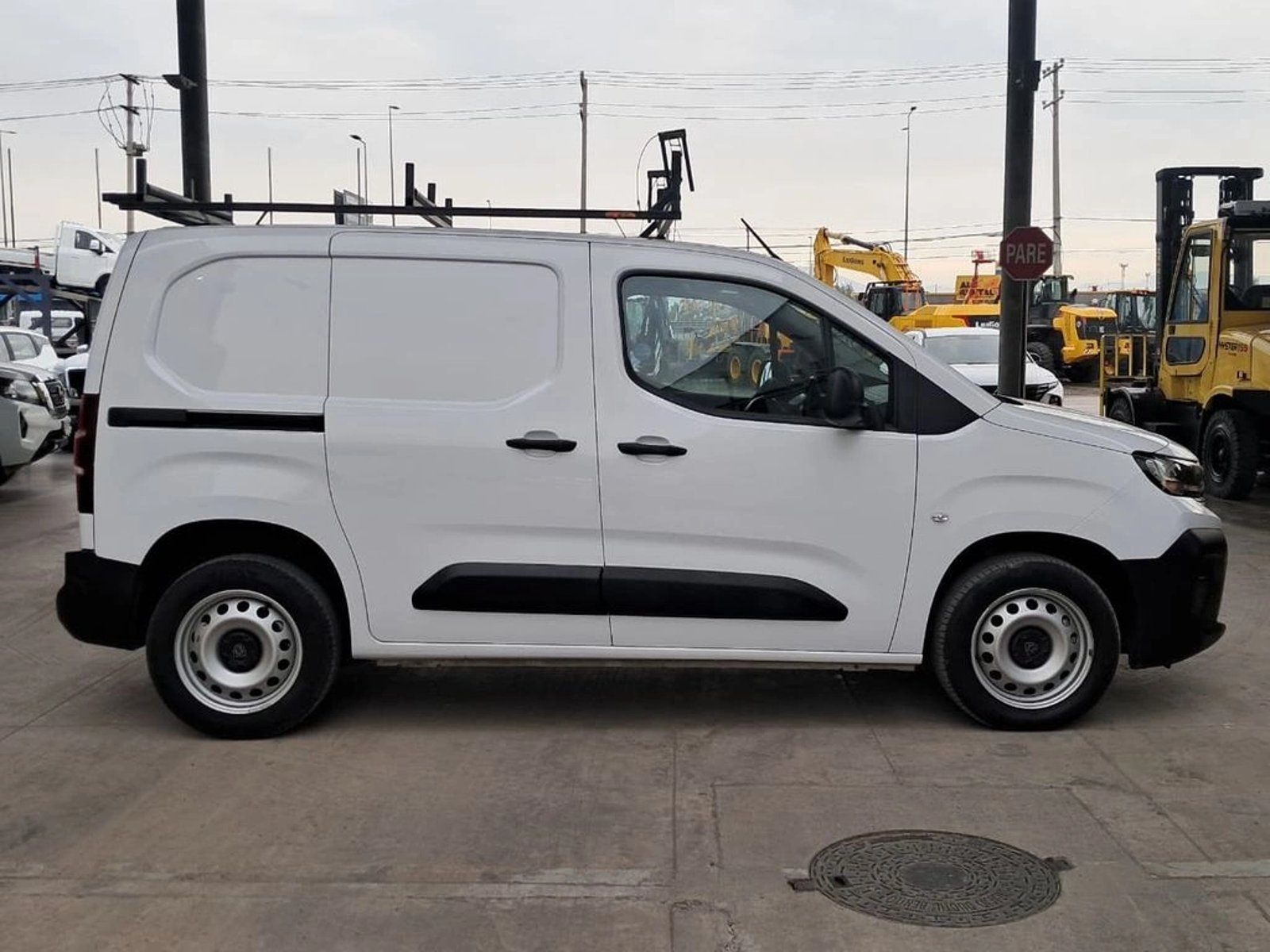 Peugeot PARTNER L1 1.5 HDI 4X2 MT 2025 - Foto 5 de 20
