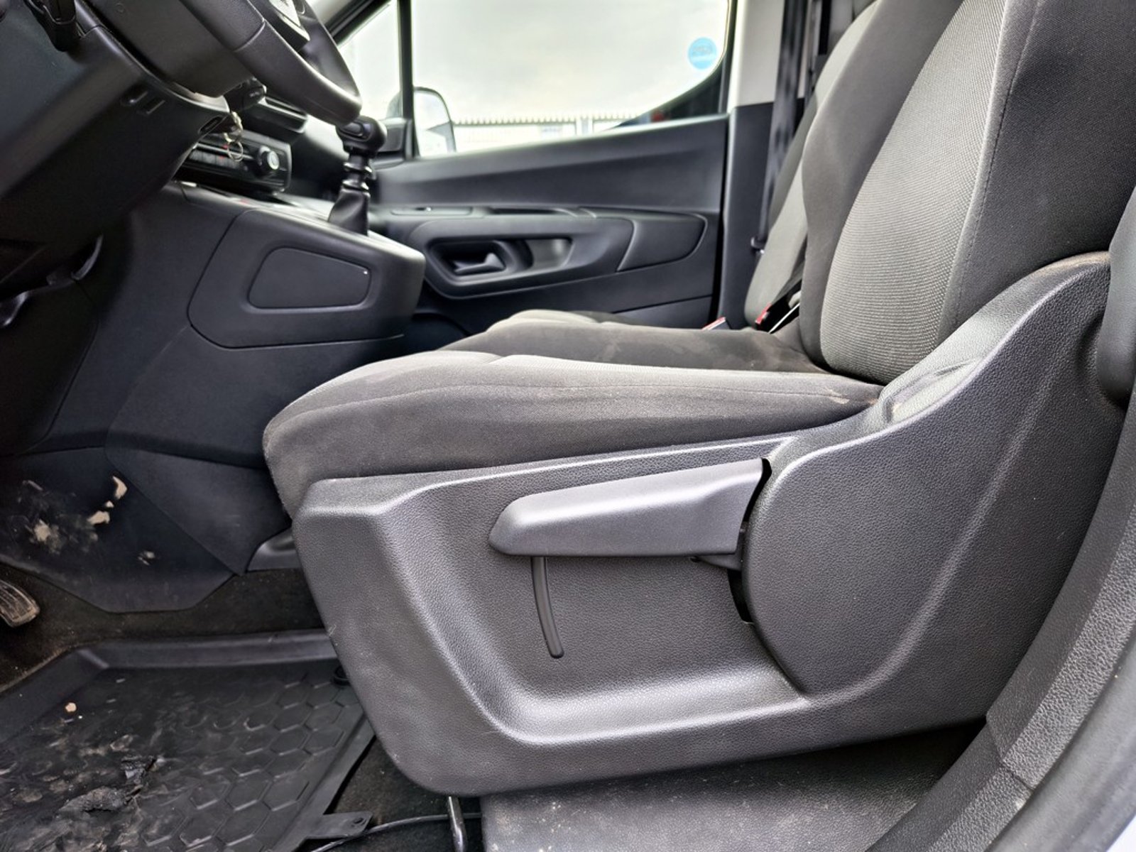 PEUGEOT PARTNER PARTNER L1 1.5 Diesel 4X2 T/M 2024 - Imagen 9 de 15