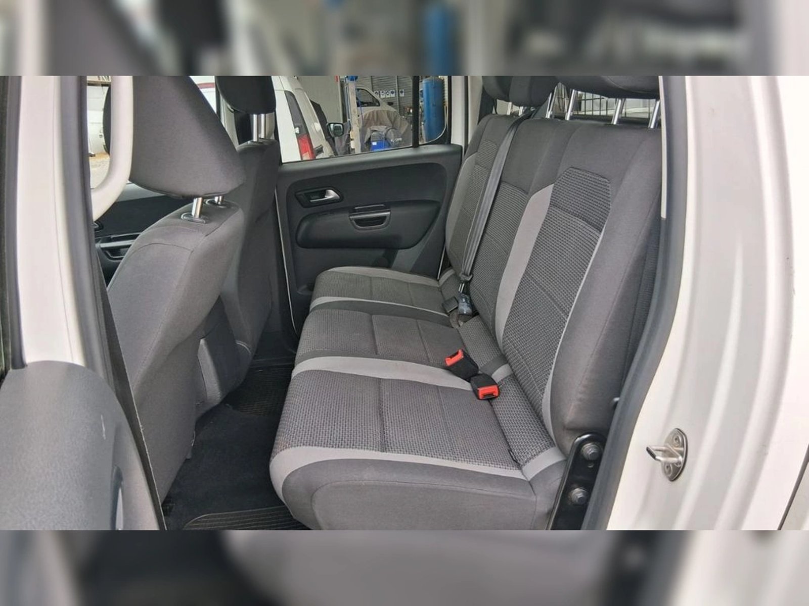VOLKSWAGEN AMAROK 2.0 TRENDLINE DIESEL 4MOTION 4X4 DOB. CAB. MT 4P 2022 - Imagen 18 de 19