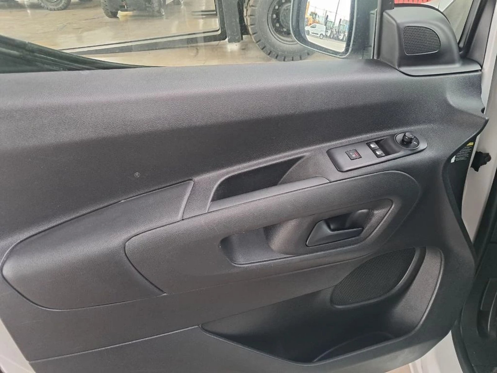 Peugeot PARTNER L1 1.5  HDI 4X2 MT 2023 - Imagen 18 de 19